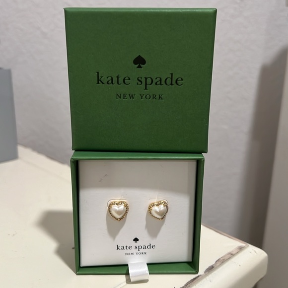 ❤️ Cute. Kate spade Heart Earrings. - Picture 2 of 12